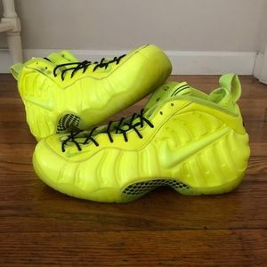 Nike Foamposite volt
